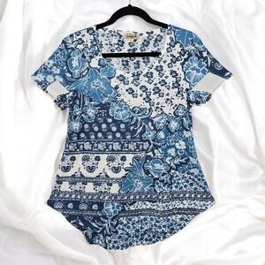 One World T-Shirt Women's Size Small Blue White Floral Bedazzled Short Sleeve